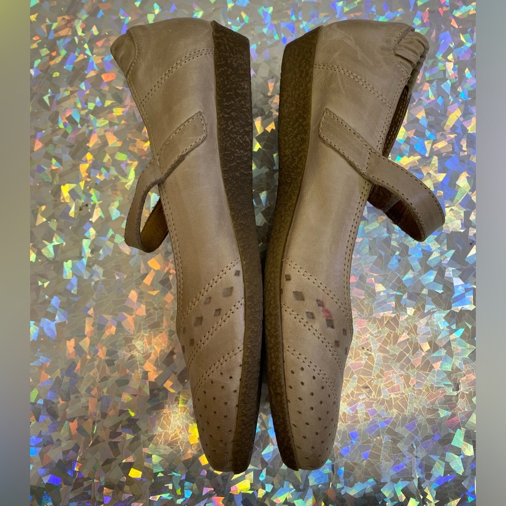 Taos Mary Jane Flats Removable Comfort Footbed Taupe Neutral Sz 37 / 6.5 Approx - Picture 3 of 14